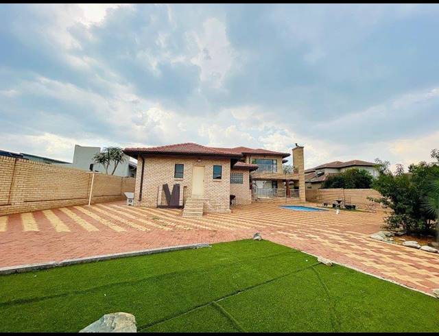 5 BEDROOM HOUSE SOLD IN MEYERSDAL NATURE ESTATE